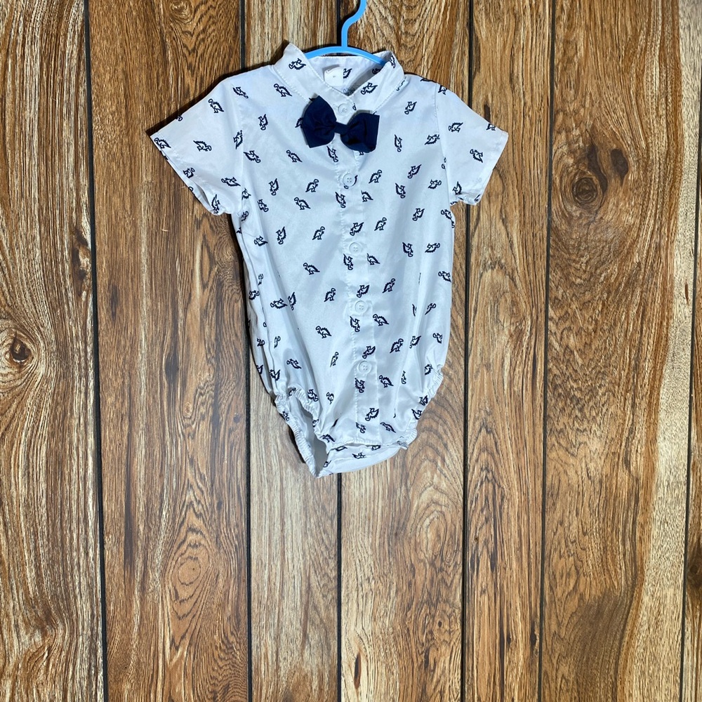 SHEIN White and Navy Baby Romper with Bow
